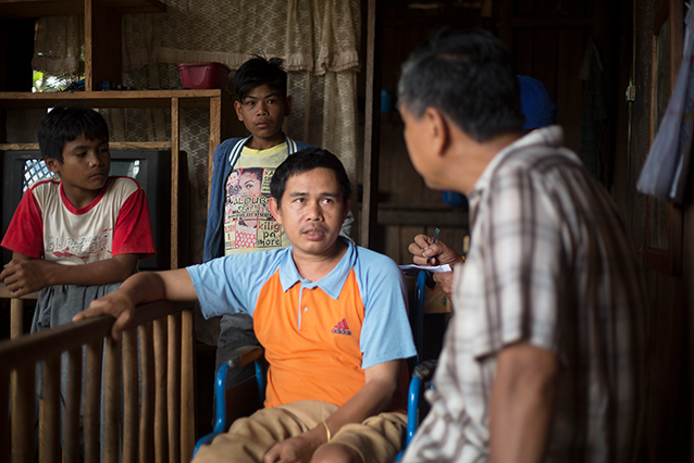 Nach jahrelangem Hantieren mit Pestiziden sitzt Elvin Abres im Rollstuhl – wegen eines Tumors im Hoden, der wohl auf das Rückenmark übergegriffen hat. Ein MRI kann er sich nicht leisten.&amp;nbsp;